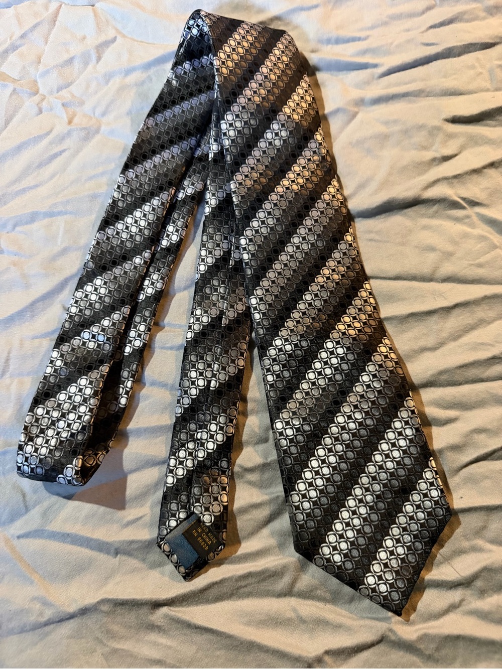 Classic Men's Black and Silver Diagonal Pattern Tie